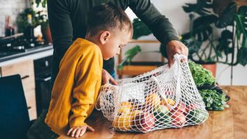 Llevan un año divorciados: la mujer recibe un paquete del exmarido y al abrirlo rompió a llorar