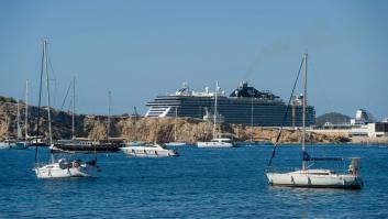 Un mar de medusas inunda Ibiza