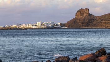 El único pueblo productor de café en España tiene un cementerio milenario y unas cautivadoras playas