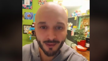 El dueño de una pequeña tienda explica razonadamente el motivo por el que no admite el pago con tarjeta