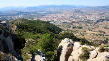 Localizan un bebé de 18 meses en pañales, descalzo, solo y bajo la lluvia en Alicante