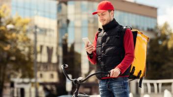 Just Eat enseña músculo a Glovo y Uber con un nuevo socio a domicilio