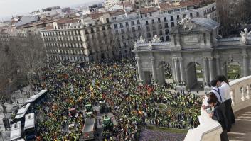 El campo exhibe su fuerza al margen de las organizaciones agrarias y toma Madrid sobre los tractores