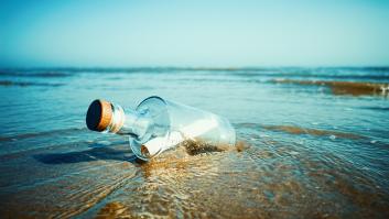 Una botella lanzada en Mallorca aparece en Nápoles con un misterioso mensaje