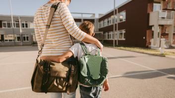 Esto es lo que le pasa a una madre al llegar tarde al colegio con su hija
