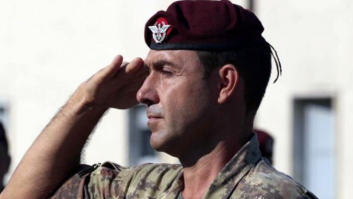 El militar homófobo de Meloni es investigado por sus fiestas y coches de lujo en Rusia