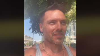 Un español viaja hasta Colombia y se queja de lo que (no) hacen al saludar