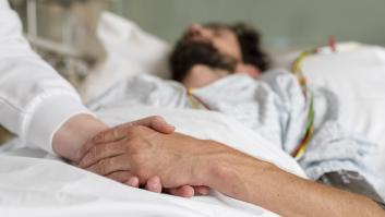 El paciente de un hospital de Málaga niega el alta y lanza una 'cruzada': "Me echan a la calle"