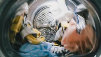 Ni la ropa ni las sábanas: esta es la prenda que no lavamos lo suficiente en invierno según los expertos