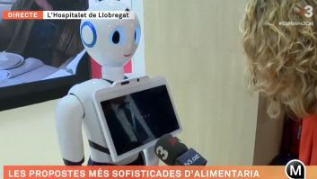 Una reportera de TV3 habla en directo con un robot camarero hasta que ocurre lo más inesperado: "¡Ostras, no sé que ha pasado!"