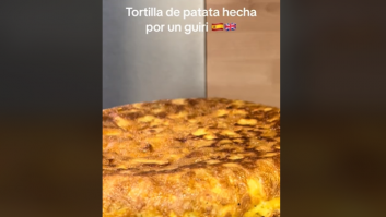 Cientos de comentarios al ver cómo hace esta "guiri" la tortilla de patata