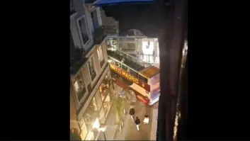 Madrid abre expediente informativo a la compañía del bus turístico que se quedó encajado en Chueca