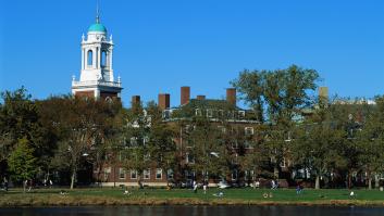 El gobierno de Trump acusa a la Universidad de Harvard de violar los derechos de sus estudiantes judíos