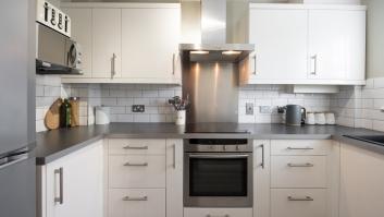 Renuevan la cocina y encuentran un tesoro de más de 1.000 monedas del siglo XVII