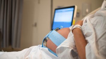 Una ginecóloga no da crédito a lo que ha hecho el marido de una mujer en pleno parto