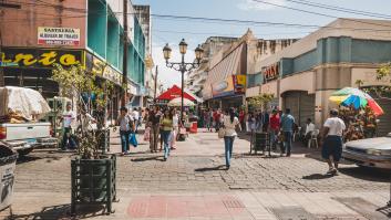 El destino idílico del Caribe levanta un muro a lo Trump con el país vecino
