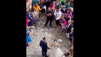 Se casan en Sevilla el día de la final de Copa del Rey y lo que ocurre nada más salir de la iglesia es de lo más comentado en redes