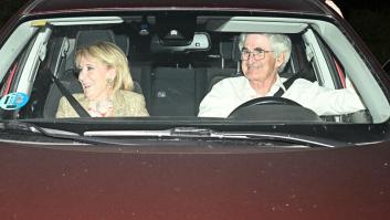 Hablan con Esperanza Aguirre a la salida de la boda de Almeida y lo que dice su marido deja a todos atónitos