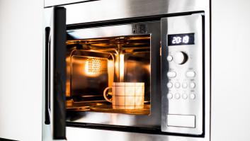 Este el motivo por el que calentar el agua en el microondas no es una buena idea