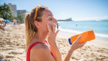 Una dermatóloga aclara hasta qué hora hay que ponerse protector solar y si hay que hacerlo los días nublados