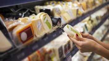 Lo que ha visto un cliente en la estantería de quesos de un súper en España preocupa a muchos