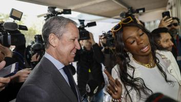 "Haz la cola": la accidentada llegada de Zaplana al juzgado