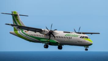 Los bomberos acuden al rescate de un avión en Gran Canaria