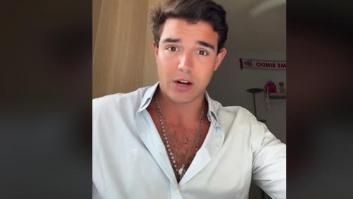 Da una serie de consejos para quienes vayan a la Feria de Abril: papel y boli