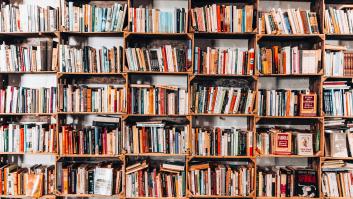 9 escritores de novela negra que te tendrán enganchado de principio a fin a sus libros