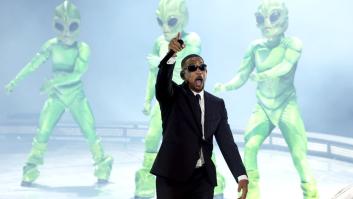 Will Smith aparece por sorpresa en Coachella para cantar 'Men in Black' con J.Balvin