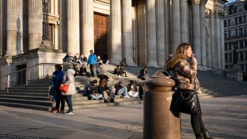 Encuesta: ¿debería España imitar a Reino Unido y prohibir el tabaco a los nacidos tras 2009?