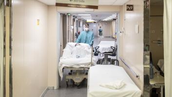 Paracetamol y mucha espera: la insostenible situación con las listas de espera en España