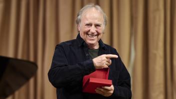 Preguntan a Serrat por la situación política en España y usa un adjetivo que escocerá a más de uno