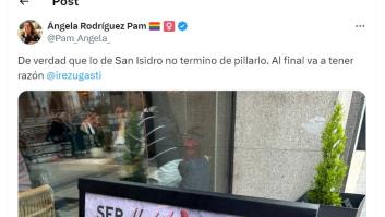 Este cartel en la puerta de una cafetería de Madrid está trayendo cola