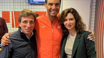 Maruja Torres ve esta foto de Nadal con Ayuso y Almeida y su reacción es de juego, set y partido