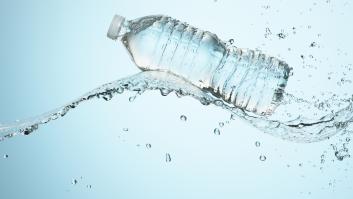 En este país colocan botellas de agua alrededor de sus casas: en España se podría copiar el trucazo