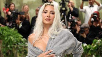 Kim Kardashian llega a la Gala Met con un corsé que corta la respiración y todos se hacen la misma pregunta