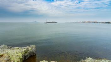 Alarmas activadas por la misteriosa turbidez en la laguna salada del Mar Menor