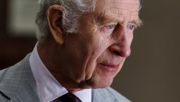 Presentan el cuadro oficial de Carlos III y, desde luego, no tiene nada de tradicional