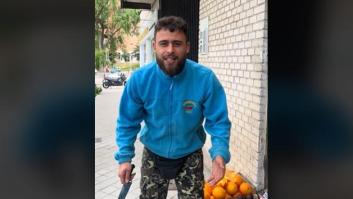 Lo que hace este frutero para saber qué aguacate es el bueno demuestra que las apariencias engañan