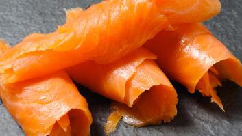 Advierten sobre los peligrosos patógenos que se ocultan en el salmón ahumado