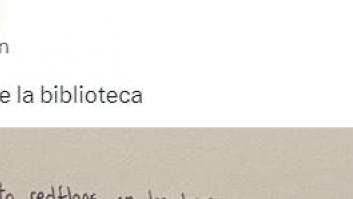 Enseña lo que han puesto en el baño de chicas de una biblioteca y acumula miles de 'me gusta'