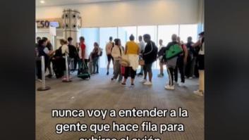 Un pasajero razona por qué sí se debe hacer cola en la puerta de embarque: un golpe de mala suerte