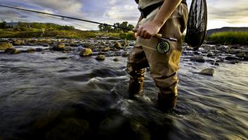 Un pescador cordobés lucha media hora para sacar del agua un monstruo de pantano de 100 kilos