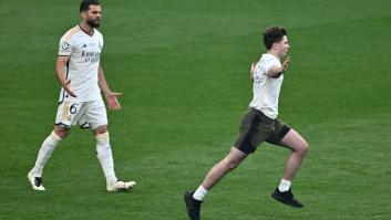 Unos espontáneos saltan al campo y obligan a parar la final de la Champions a los pocos segundos