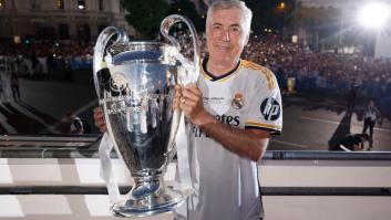 Ya son unos cuantos los que se han dado cuenta del gesto de Ancelotti en la fiesta del Real Madrid