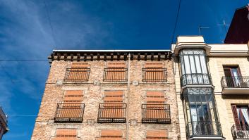Unos okupas viven durante semanas en la casa de un muerto con el cadáver momificado dentro