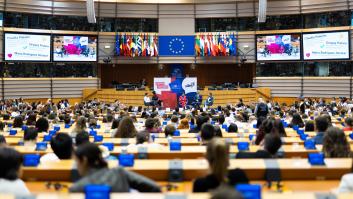 Urnas antes de los 18 años o campañas con artistas: a la caza del trascendental voto joven en Europa