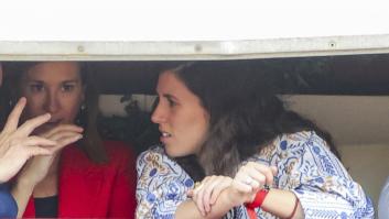 Captan esta escena en Las Ventas: Teresa Urquijo hablando con alguien que pocos podían ver venir