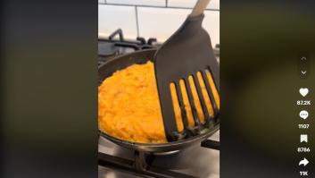 Hace una tortilla de patata y el vídeo da la vuelta al mundo sólo por lo que se oye mientras